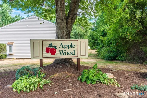 $269,000 | 3 MacIntosh Lane, Unit 3, Ansonia, CT 06401
