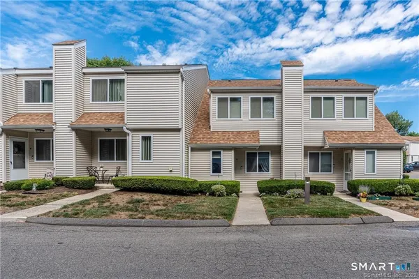 $269,000 | 3 MacIntosh Lane, Unit 3, Ansonia, CT 06401