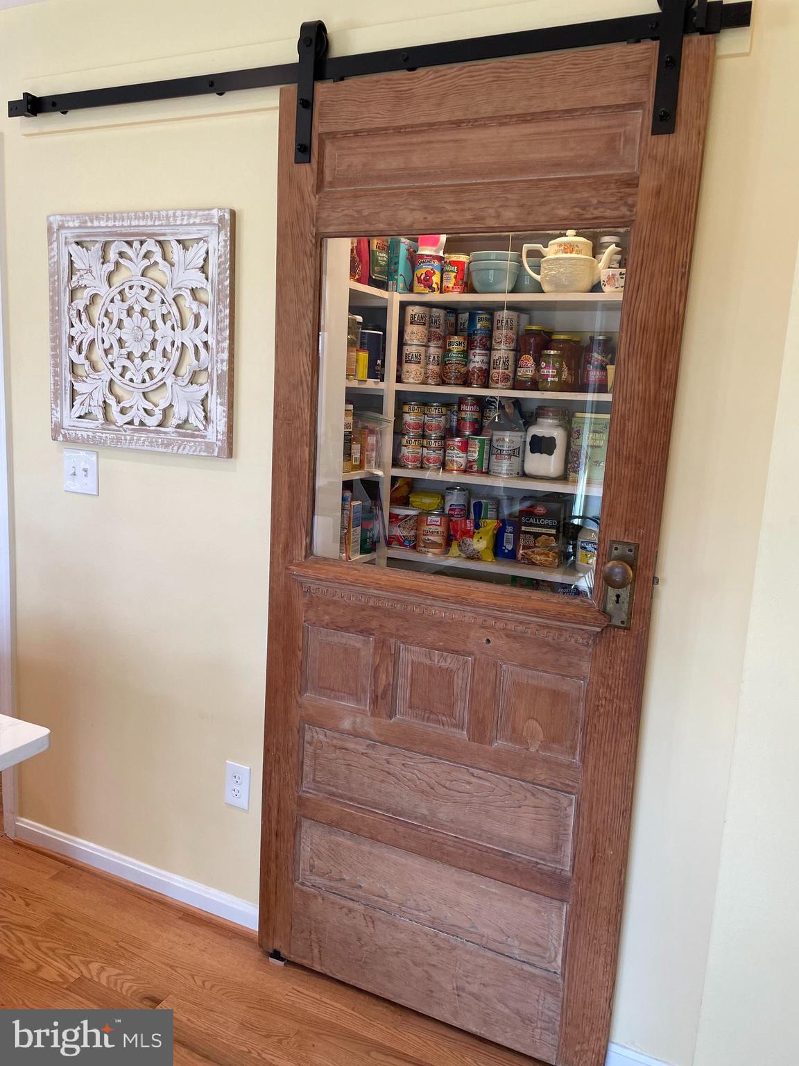 18408 Kingshill Road Germantown, MD 20874 - Photo 9 of 21 Custom pantry