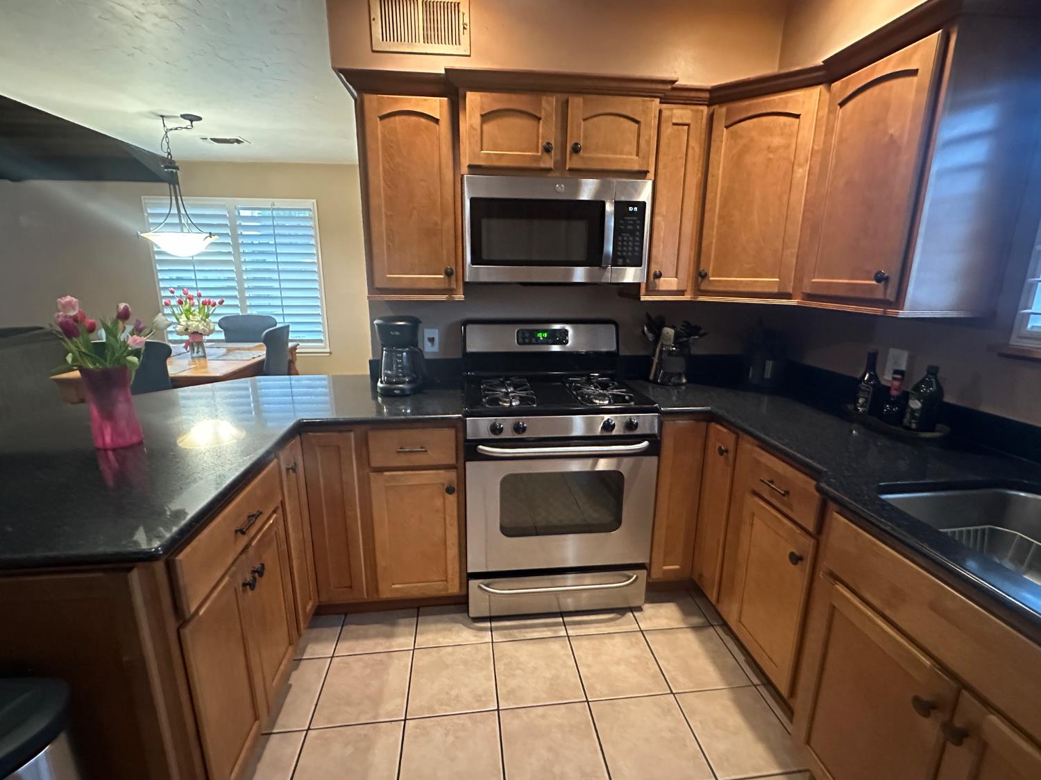 394 South Oak Drive Reedley, CA 93654 - Photo 11 of 47