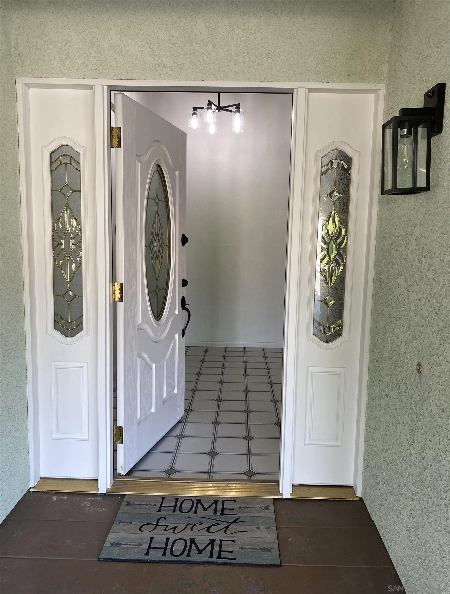 748 Ellen Lane El Cajon, CA 92019 - Photo 3 of 15 a view of entryway