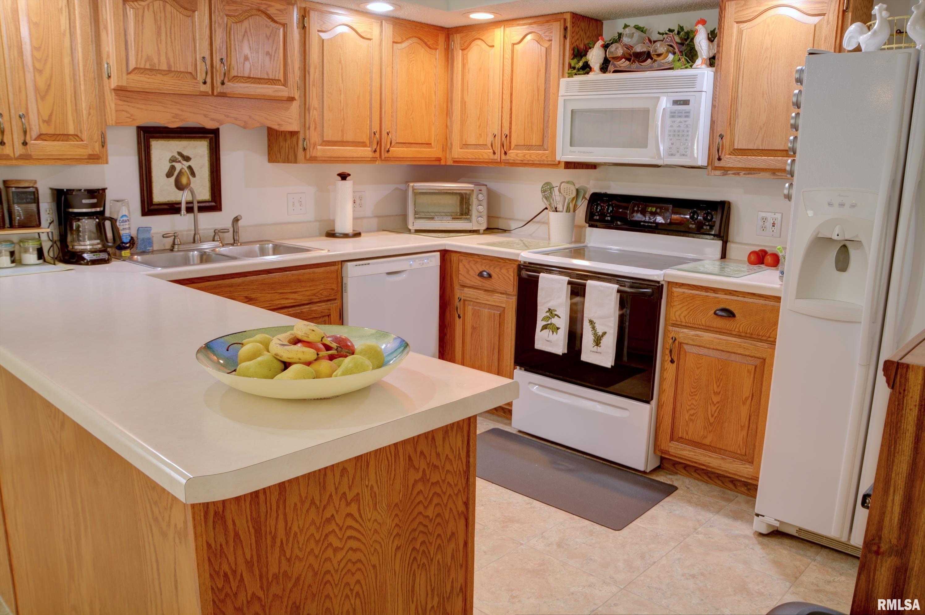 217 Scotch Pine Drive Macomb, IL 61455 - Photo 9 of 21