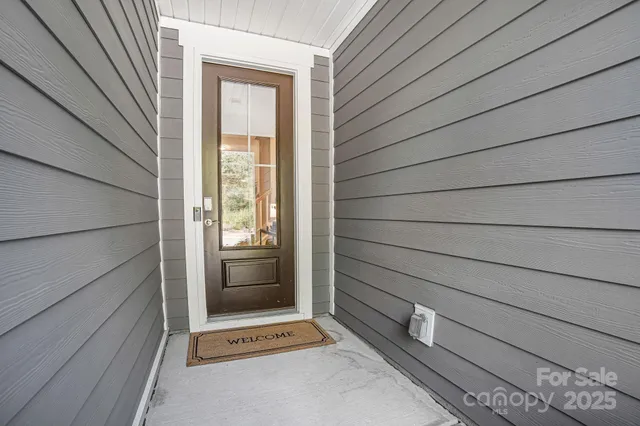 a view of entryway and hall
