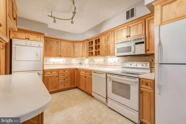 $484,500 | 5902 Mt Eagle Drive, Unit 1501, Alexandria, VA 22303