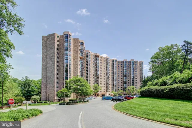 $484,500 | 5902 Mt Eagle Drive, Unit 1501, Alexandria, VA 22303