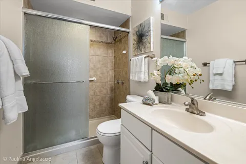 $230,000 | 540 Shorely Drive, Unit 104, Barrington, IL 60010