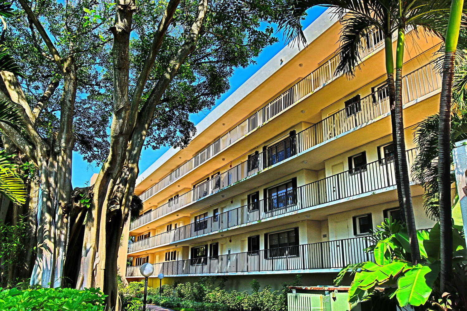 277 North Ocean Boulevard, Unit 202 Boca Raton, FL 33432 - Photo 3 of 25 277 N Ocean Blvd Unit 202-large-003-1-E