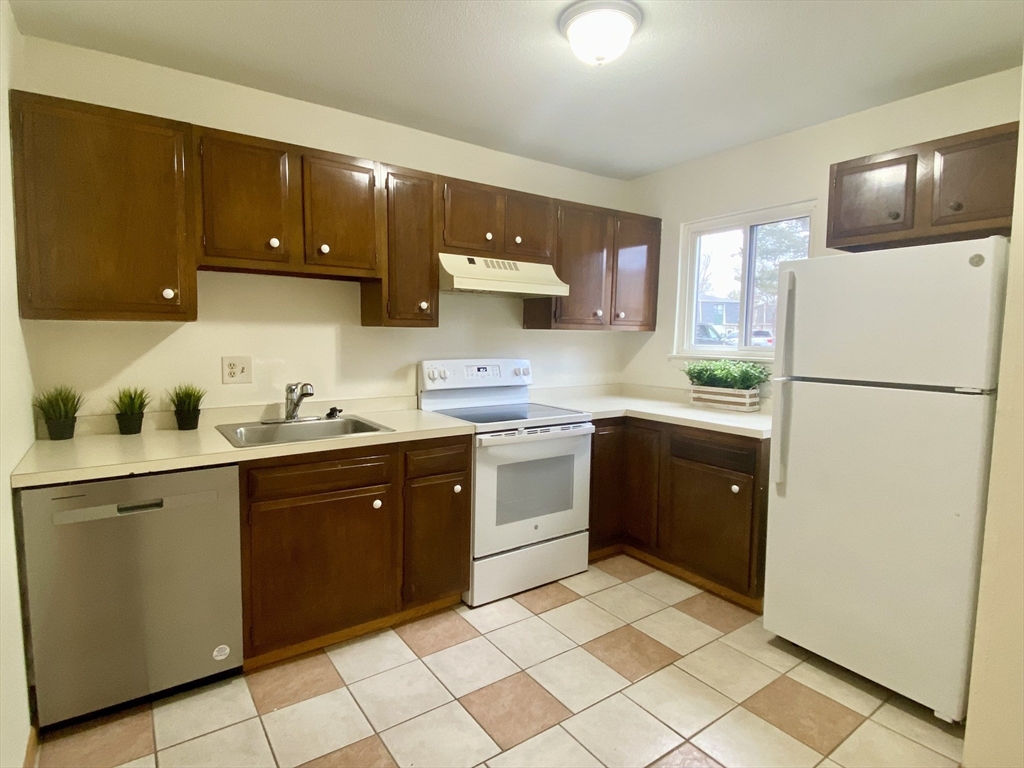 170 East Hadley Road, Unit 139 Amherst, MA 01002 - Photo 3 of 16