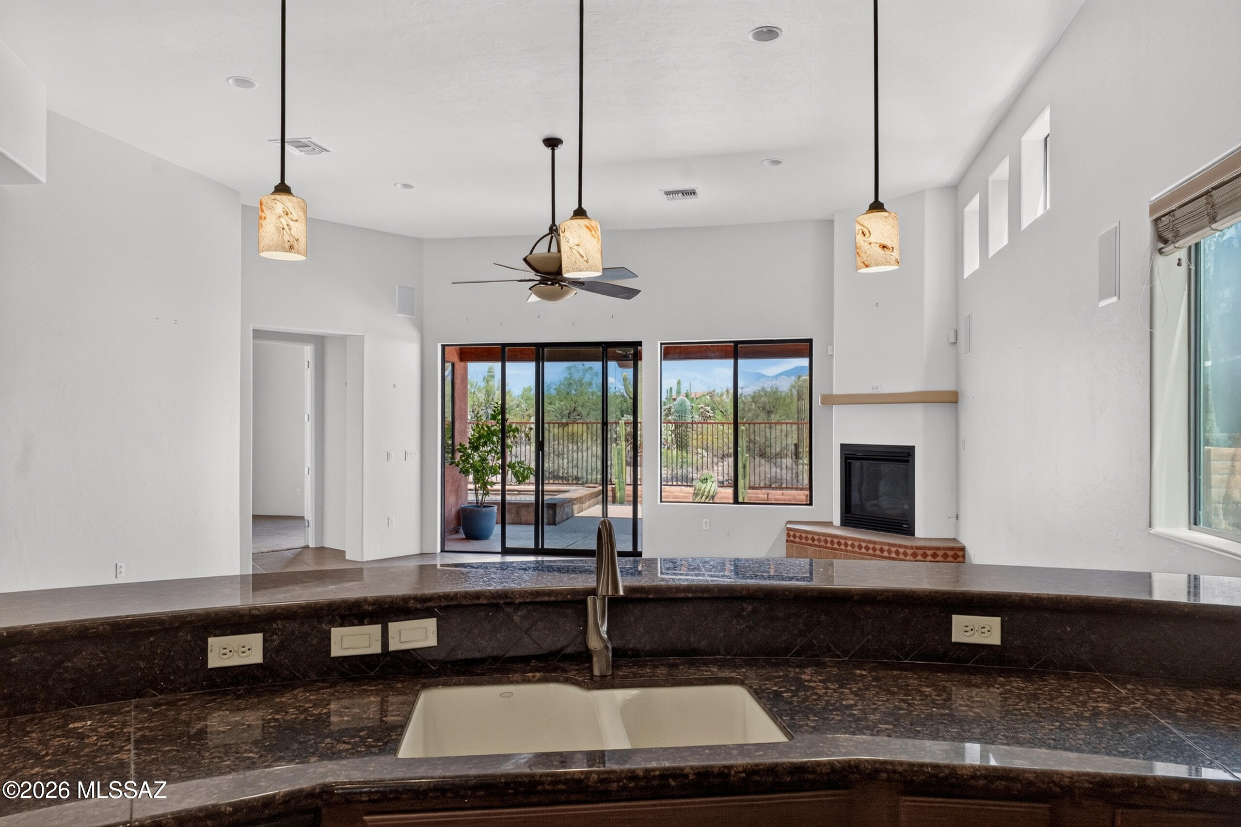 11370 North Moon Ranch Place Marana, AZ 85658 - Photo 19 of 42 Kitchen