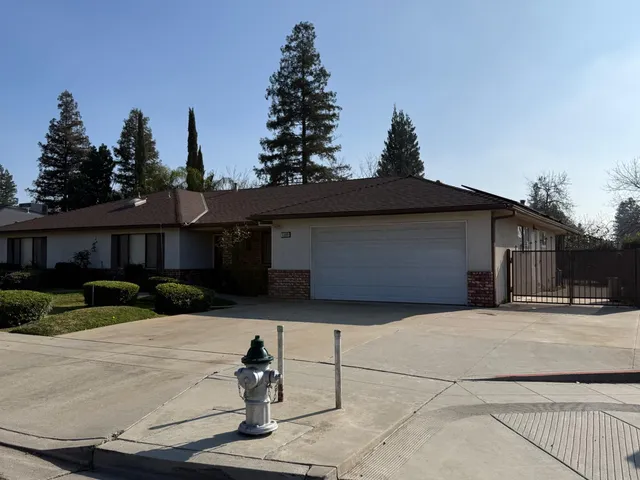 $479,950 | 1389 West Warner Avenue, Fresno, CA 93711