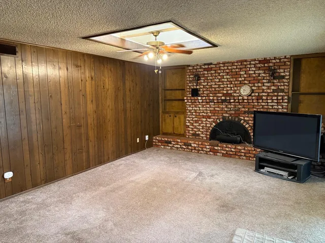 a view of a livingroom with furniture