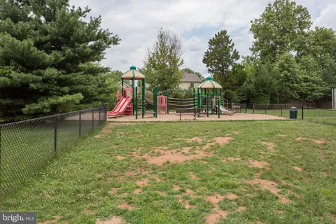 $289,000 | 12888 Grays Pointe Road, Unit A, Fairfax, VA 22033