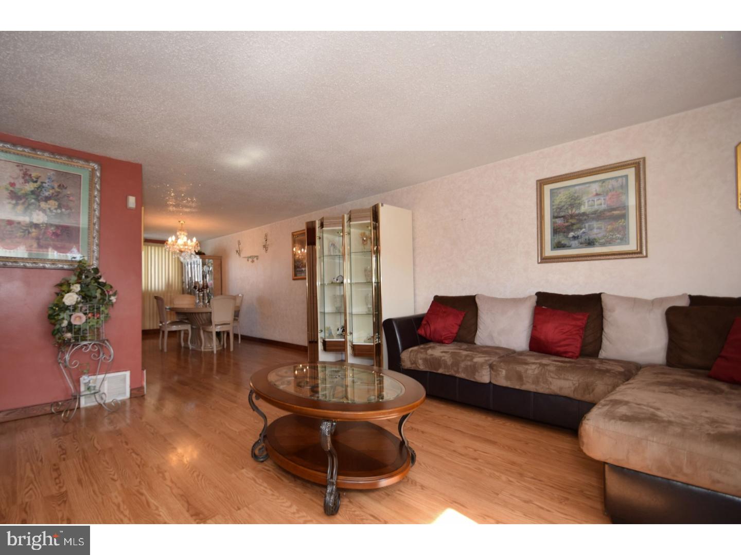 11720 Millbrook Road Philadelphia, PA 19154 - Photo 3 of 19 Gallery Image 3