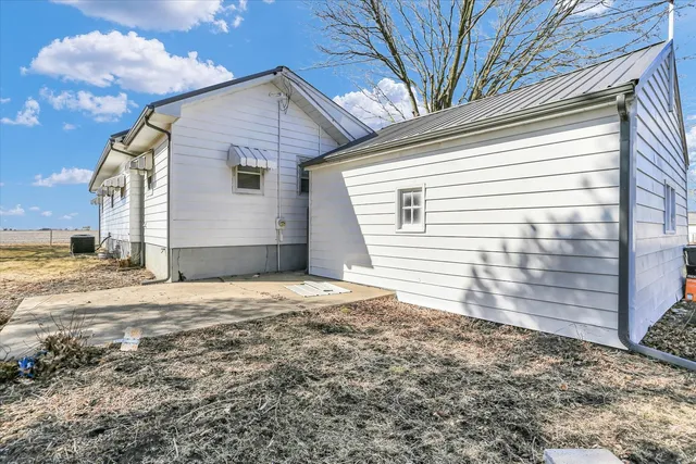 $124,500 | 301 South Douglas Street, Villa Grove, IL 61956