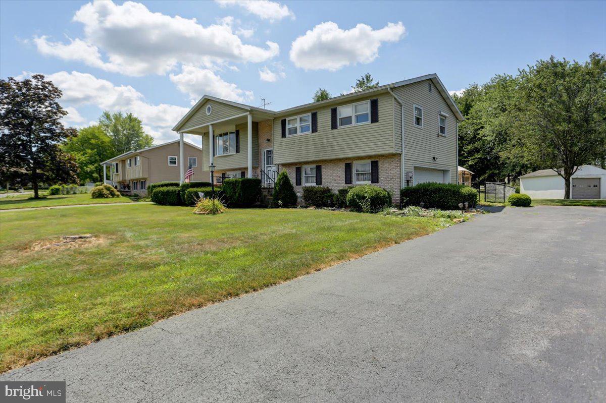 2132 Circle Road Carlisle, PA 17013 - Photo 3 of 34 Gallery Image 3