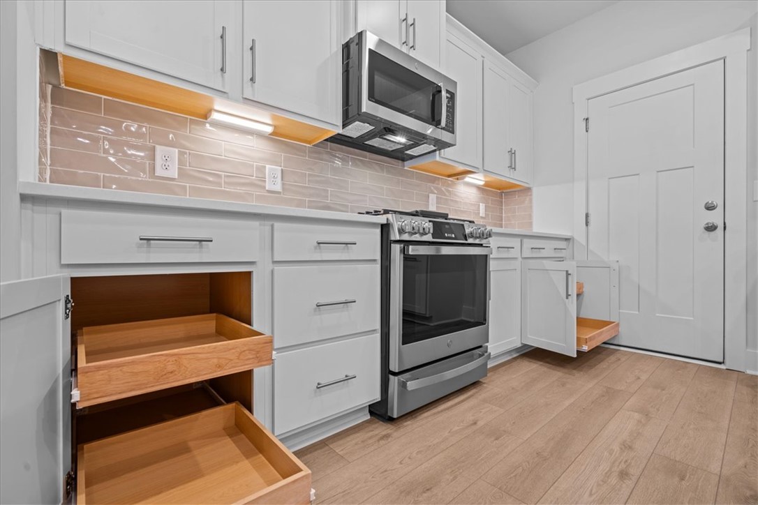 405 Crestcreek Drive Anderson, SC 29621 - Photo 7 of 36