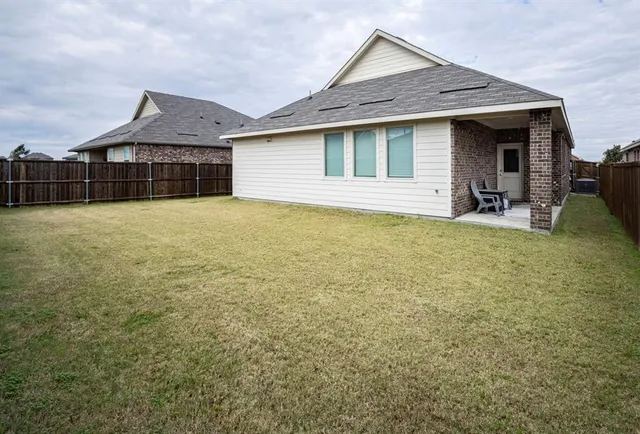 a view of a house with backyard and porch