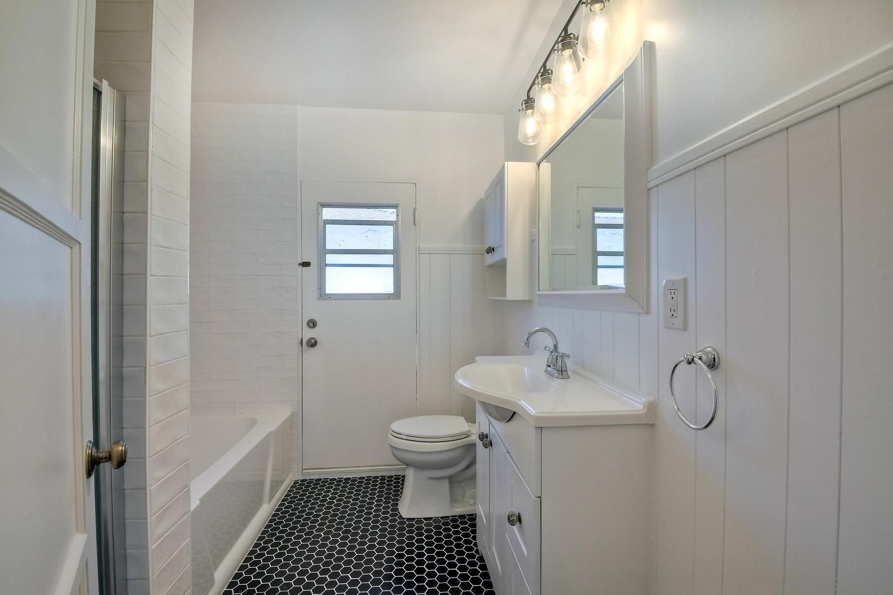 855 Dewitt Avenue Encinitas, CA 92024 - Photo 20 of 23 a bathroom with a sink toilet and shower