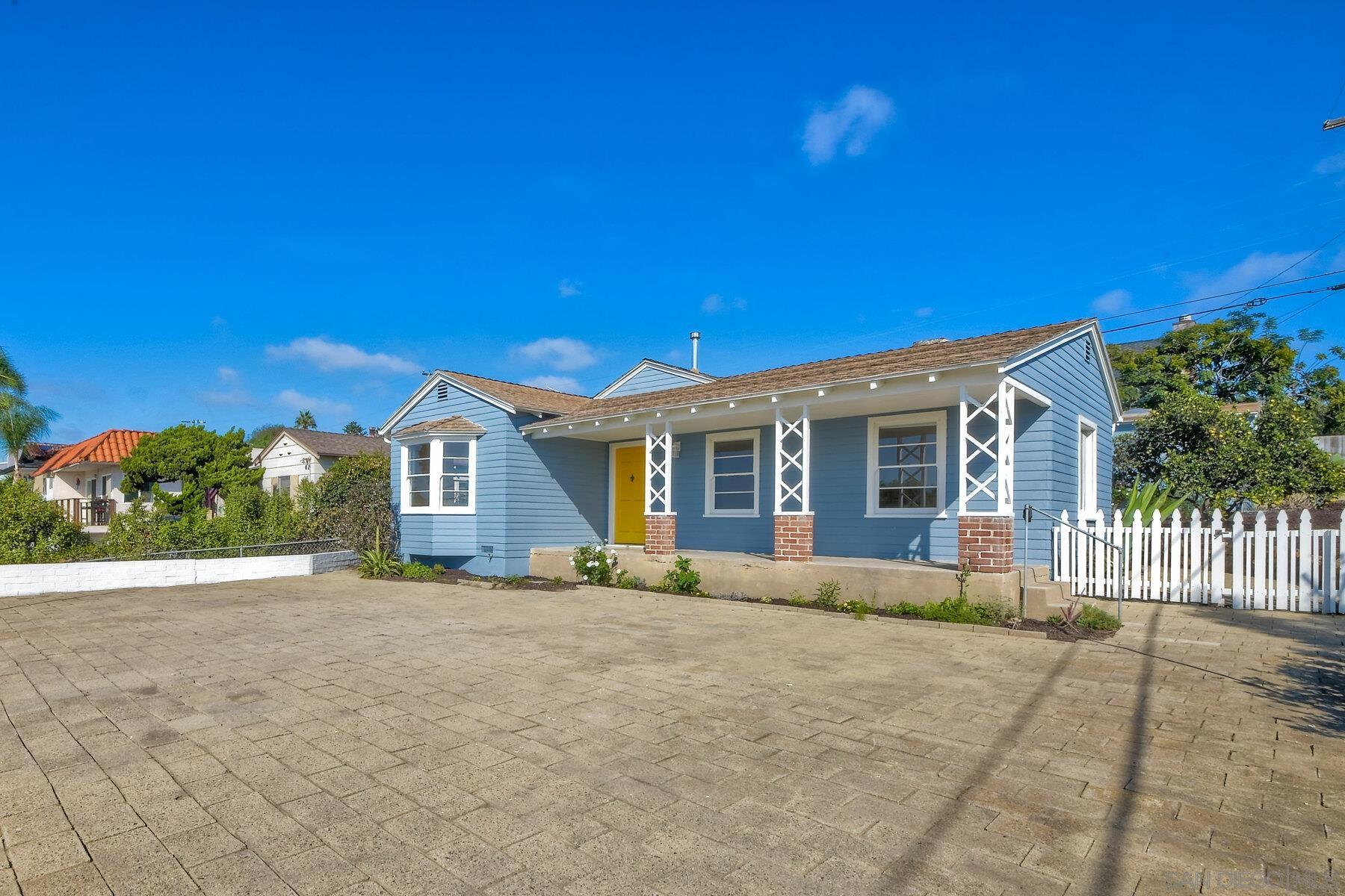 855 Dewitt Avenue Encinitas, CA 92024 - Photo 3 of 23 a view of a house with a patio