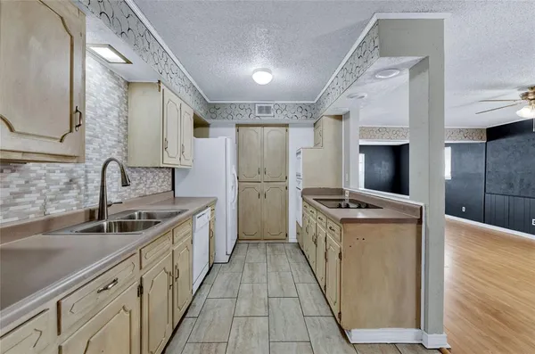 $2,200 | 5426 Winton Street, Dallas, TX 75206