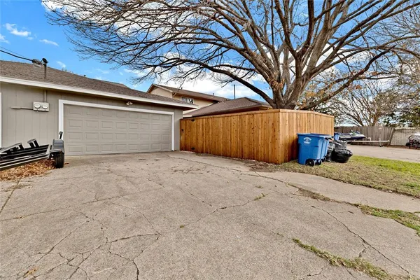 $2,200 | 5426 Winton Street, Dallas, TX 75206