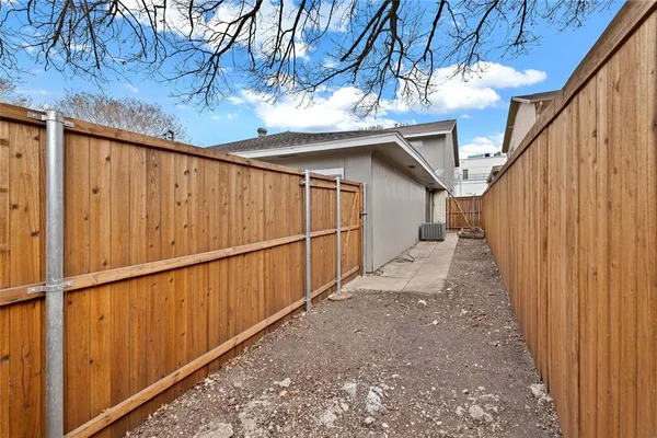 $2,200 | 5426 Winton Street, Dallas, TX 75206