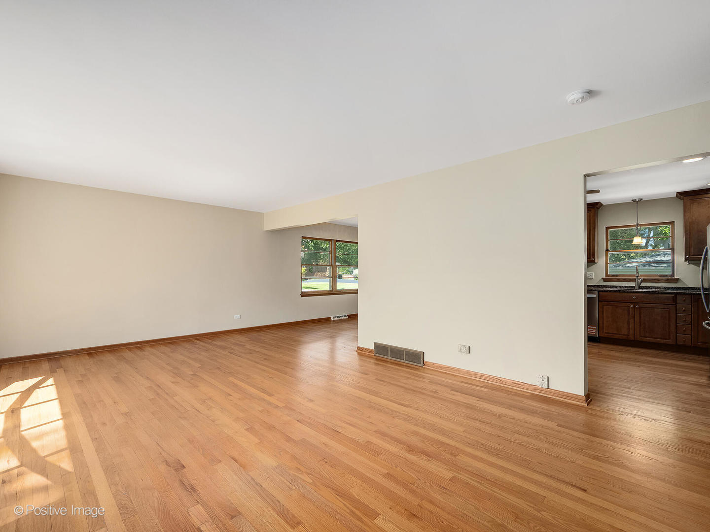 446 East Naperville Road Clarendon Hills, IL 60514 - Photo 5 of 26 Gallery Image 5