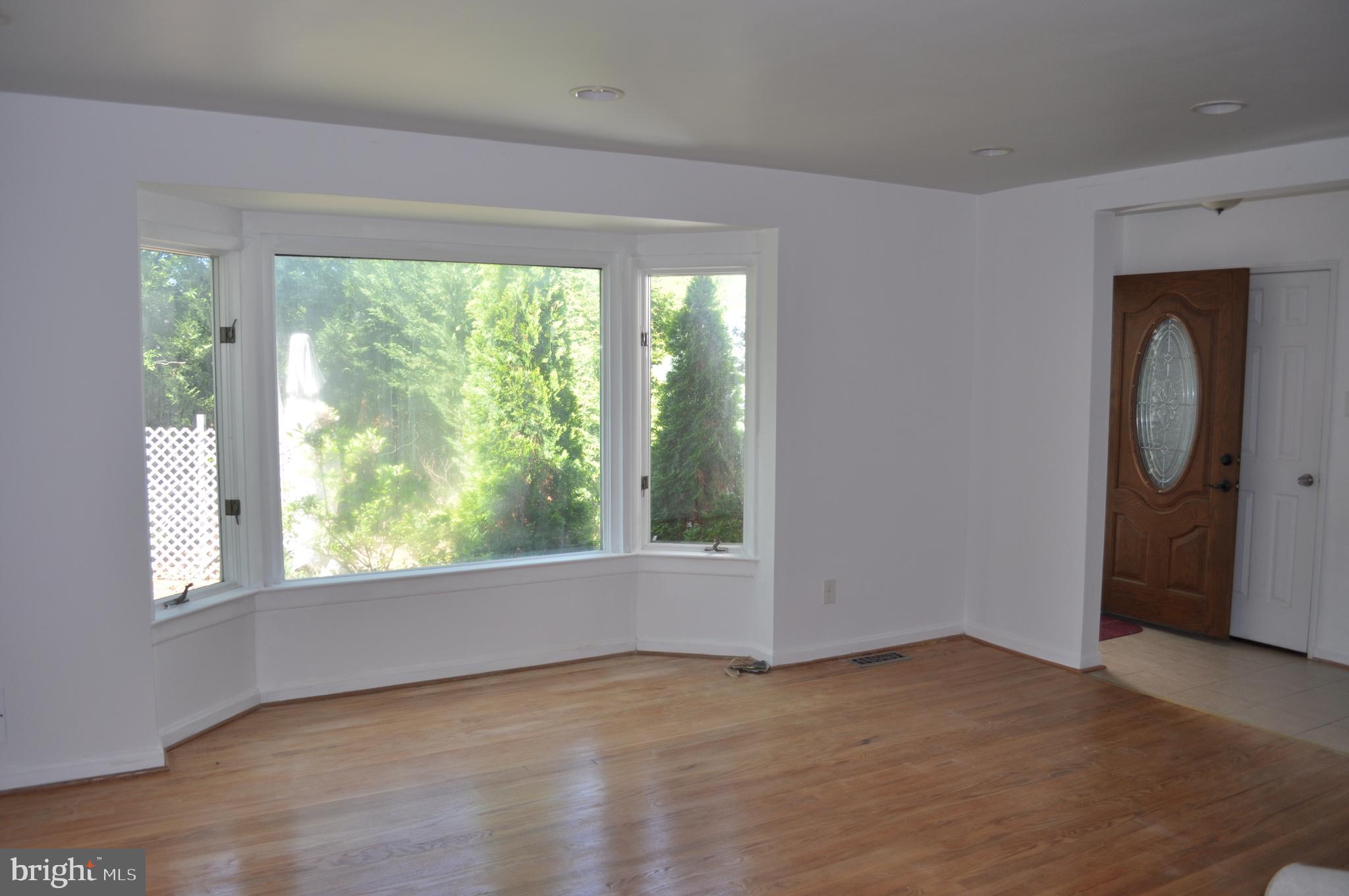 6000 Greentree Road Bethesda, MD 20817 - Photo 5 of 18 Living room-2