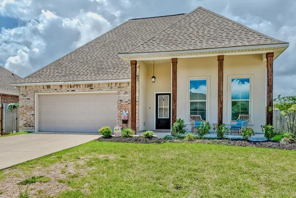 $309,900 | 111 J'leigh Ln Bridge, Bridge City, TX 77611