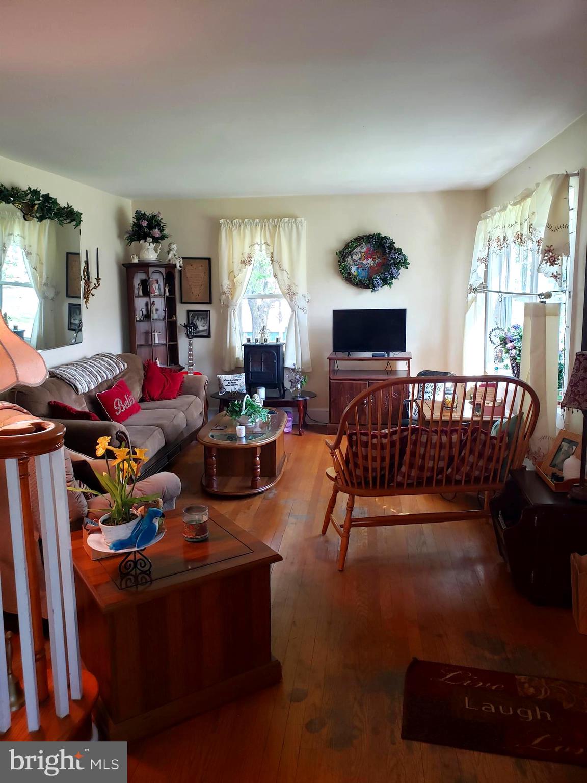 200 Arch Street Delran, NJ 08075 - Photo 8 of 20 Living room.