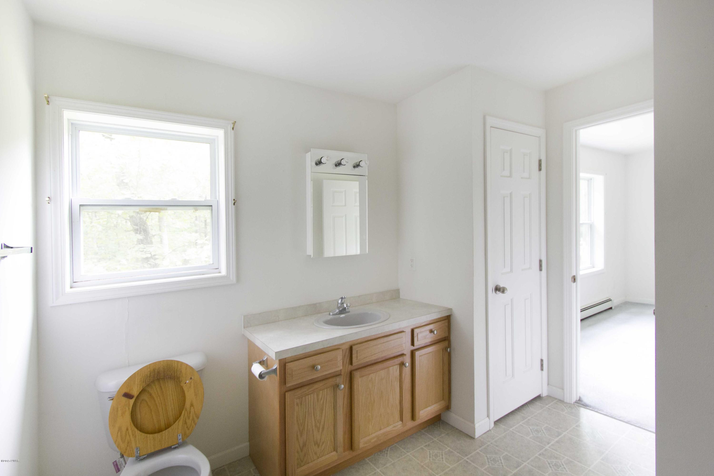 134 Ledgecrest Road Hawley, PA 18428 - Photo 10 of 17