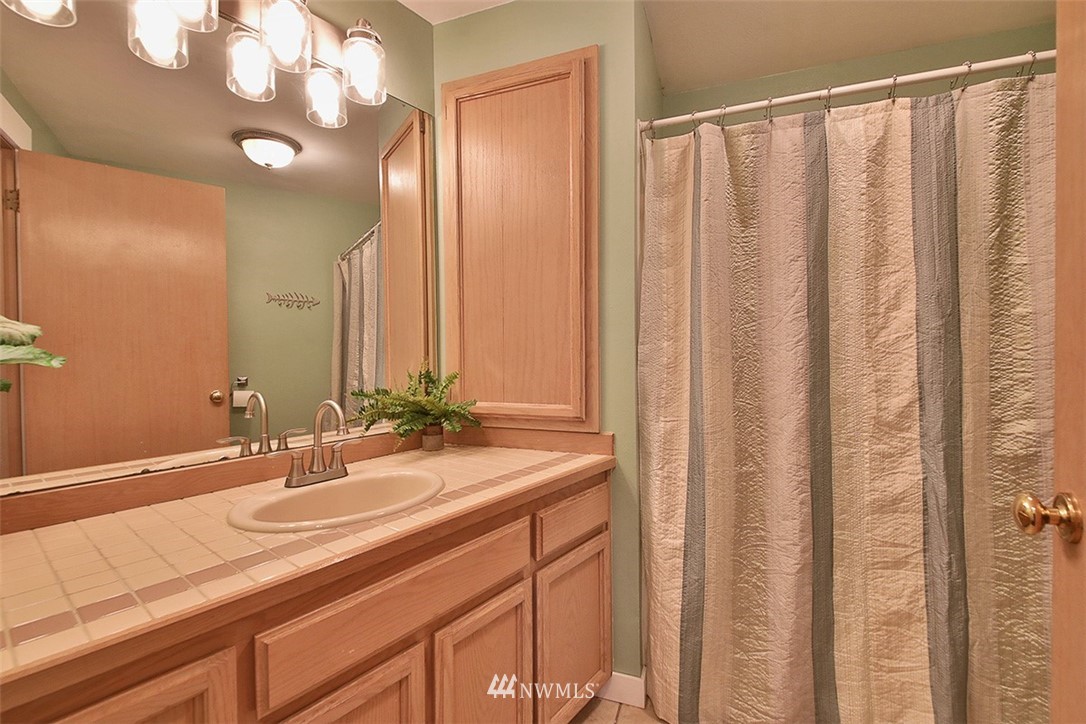 4294 Deer Lake Road Clinton, WA 98236 - Photo 14 of 36 Gallery Image 14