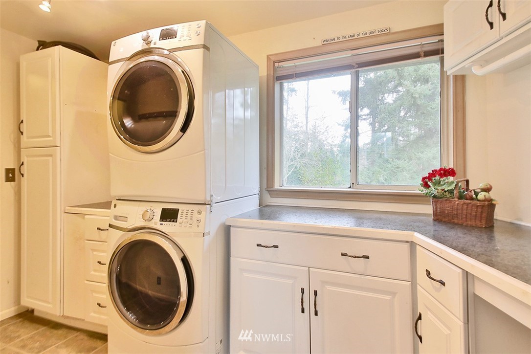 4294 Deer Lake Road Clinton, WA 98236 - Photo 22 of 36 Gallery Image 22
