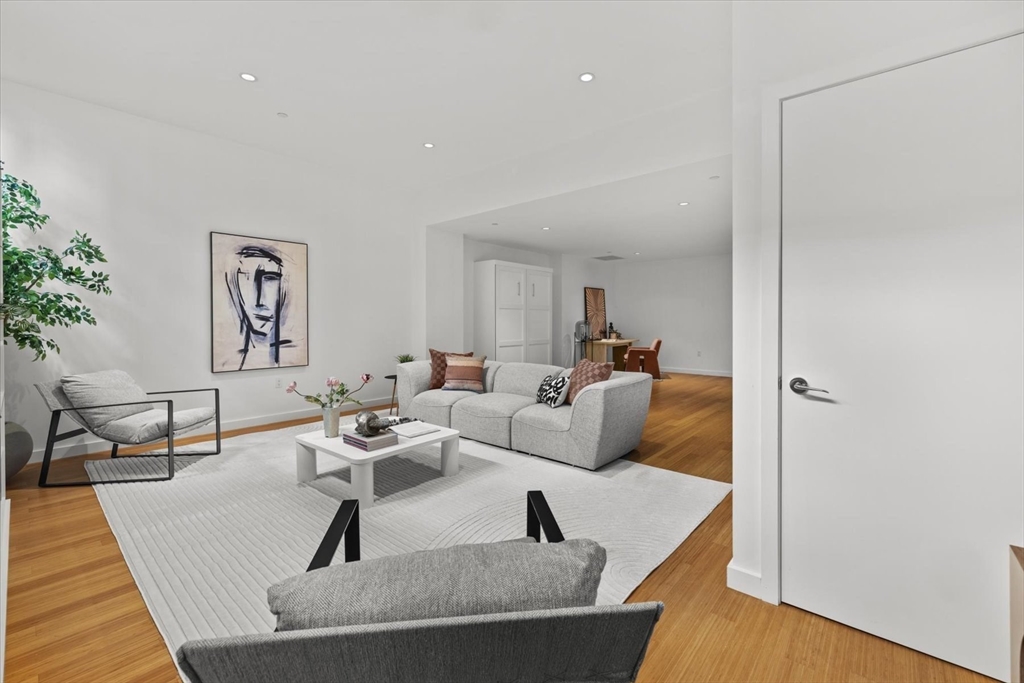 7 Warren Avenue, Unit 6 Boston, MA 02116 - Photo 24 of 33