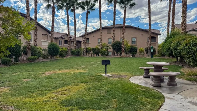 $1,395 | 8985 South Durango Drive, Unit 1087, Las Vegas, NV 89113