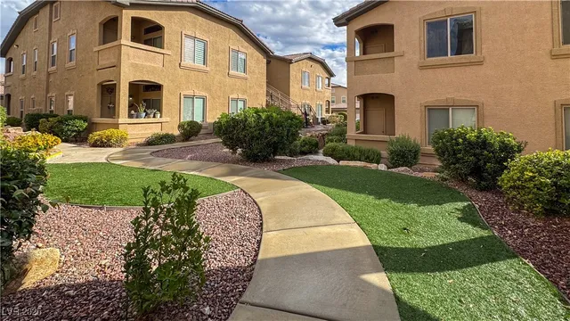 $1,395 | 8985 South Durango Drive, Unit 1087, Las Vegas, NV 89113
