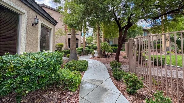$1,395 | 8985 South Durango Drive, Unit 1087, Las Vegas, NV 89113