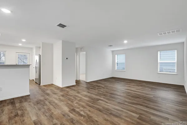 $1,995 | 11637 Anselmo, San Antonio, TX 78254