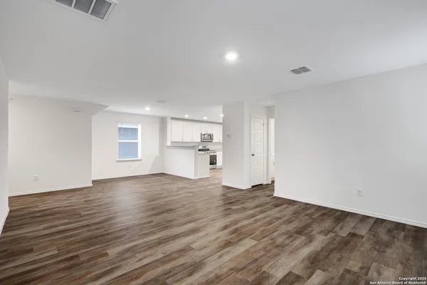 $1,995 | 11637 Anselmo, San Antonio, TX 78254