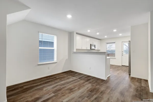 $1,995 | 11637 Anselmo, San Antonio, TX 78254