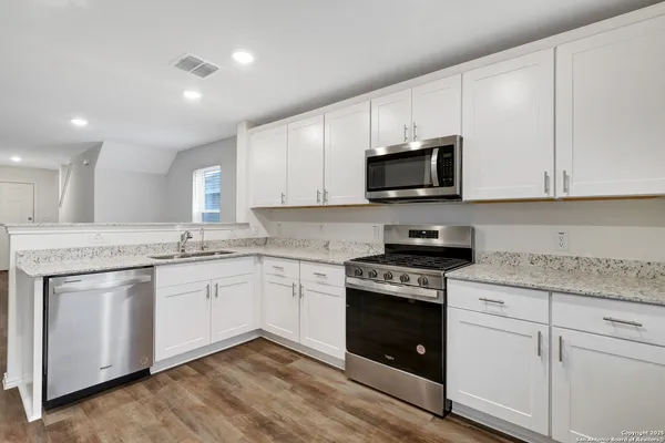 $1,995 | 11637 Anselmo, San Antonio, TX 78254