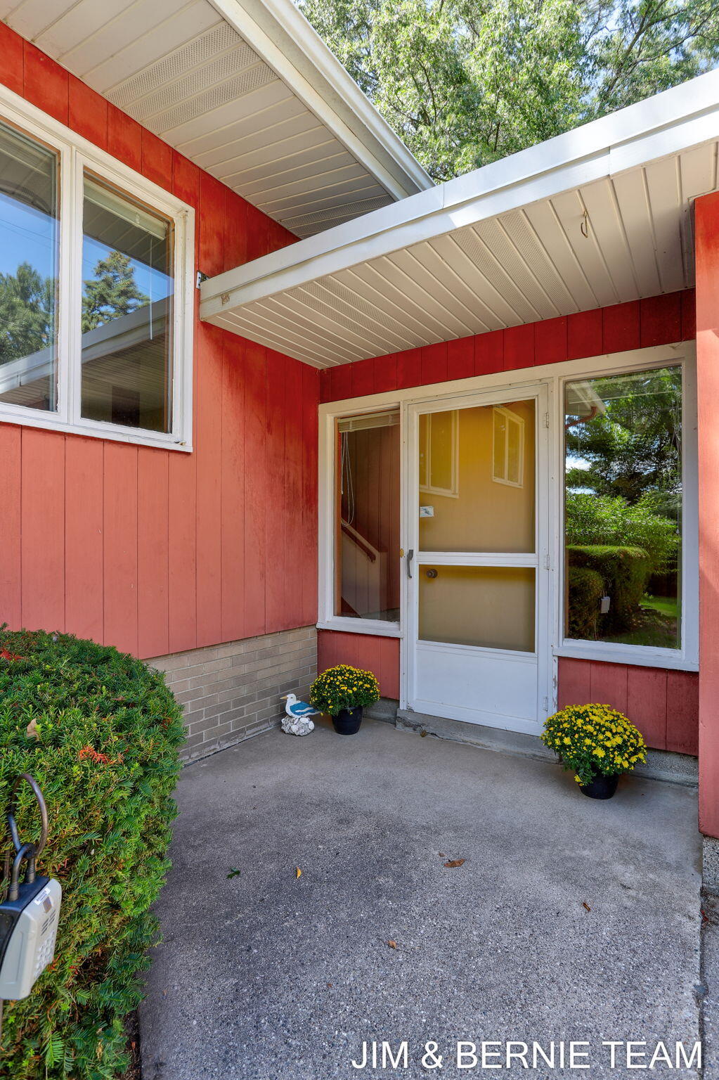 352 Beeline Road Holland, MI 49424 - Photo 4 of 64 4