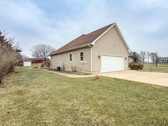 $315,000 | 10052 Landmark Drive, Rock Falls, IL 61071