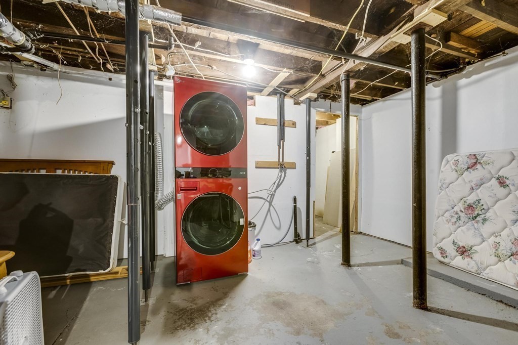 9 Trowbridge Circuit Worcester, MA 01603 - Photo 25 of 40 a utility room with dryer and washer