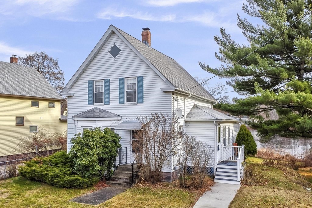 9 Trowbridge Circuit Worcester, MA 01603 - Photo 5 of 40 a front view of a house with a yard