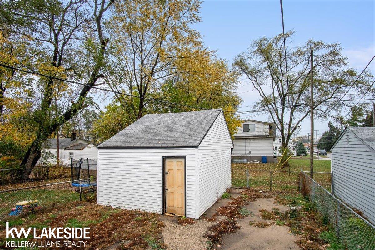 8111 Rivard Avenue Warren, MI 48089 - Photo 19 of 25 50170713-C67E0BCF-EF32-4526-9759-566D024DA8CA.JPG