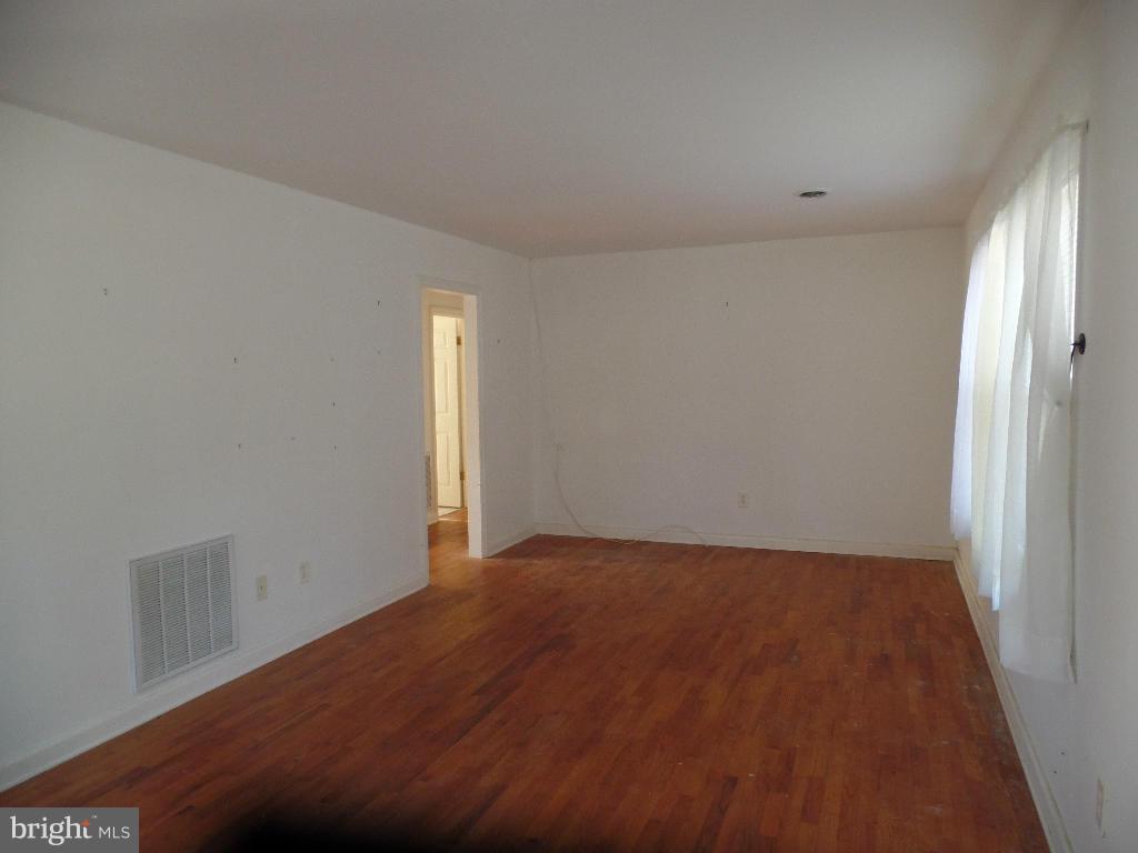 24391 Chestertown Road Chestertown, MD 21620 - Photo 11 of 11 Living Room