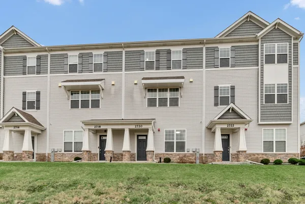 $489,900 | 2720 Lily Lane, Rolling Meadows, IL 60008