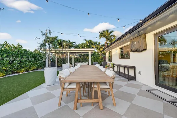 a patio with an outdoor seating yard
