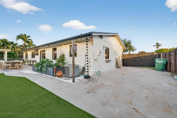 a view of house with a yard